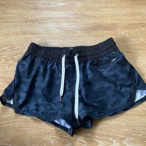 Camo Vuori shorts size small